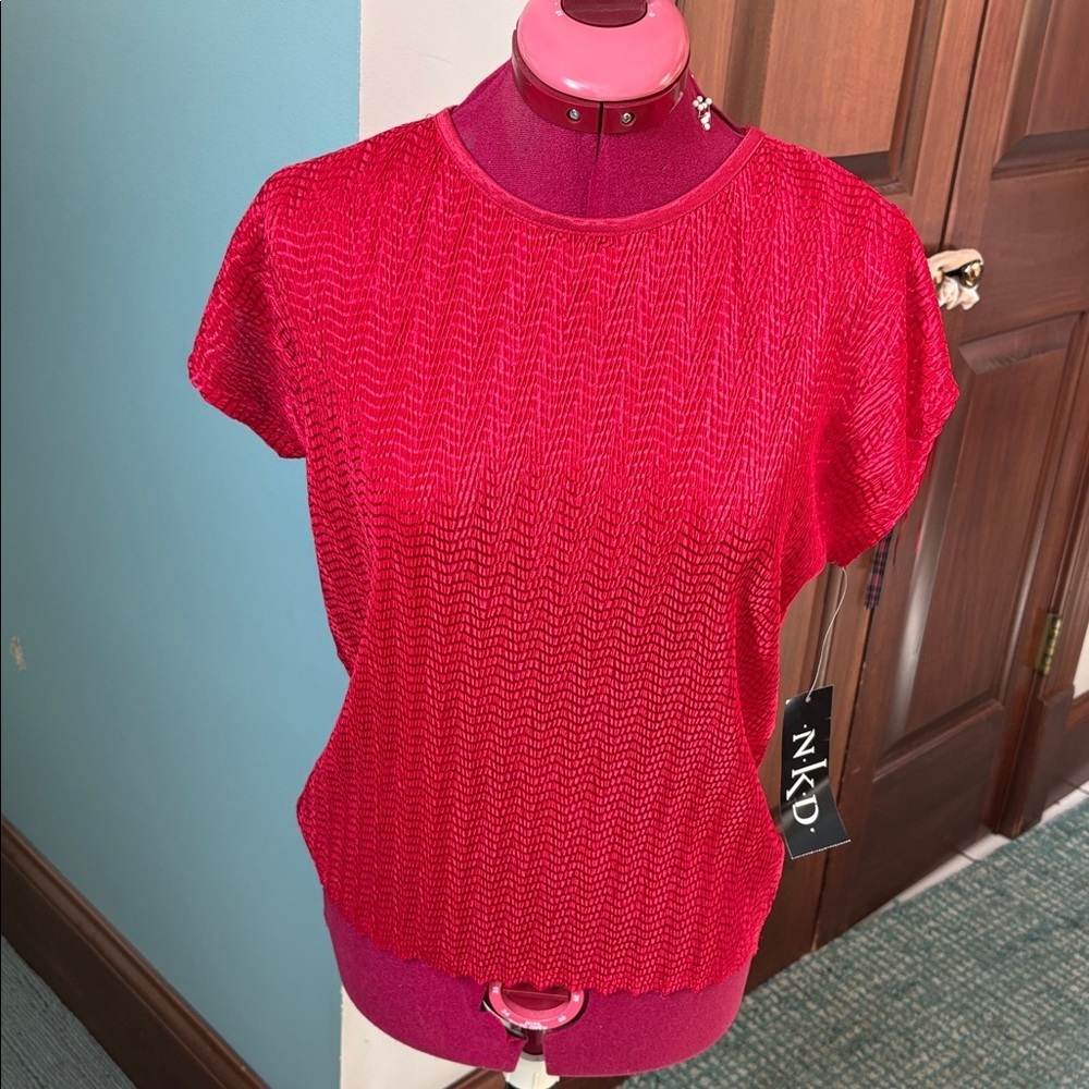 Peter Nygard blouse Red crewneck Dolman short sleeve lightweight flowy
NWT